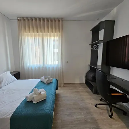 Libra - Near Train Station & Wi-fi